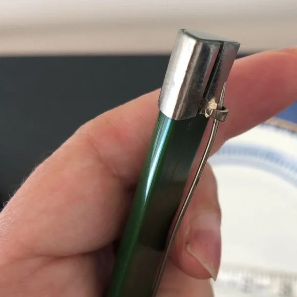 Dramatic Bakelite Brooch - Picture 10 of 10